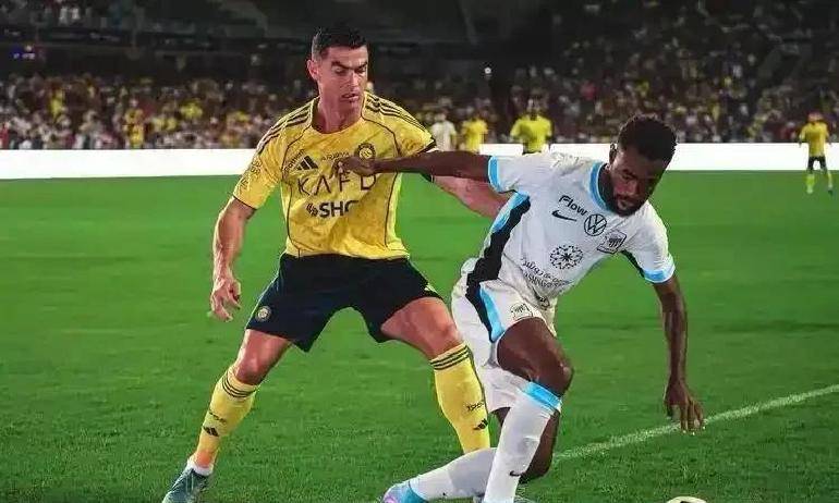 C罗焦点对战，库里与50激战雄鹿分钟，表现优异胜负难料！赢得满堂喝彩(39岁c罗精彩倒勾破门)-爱游戏