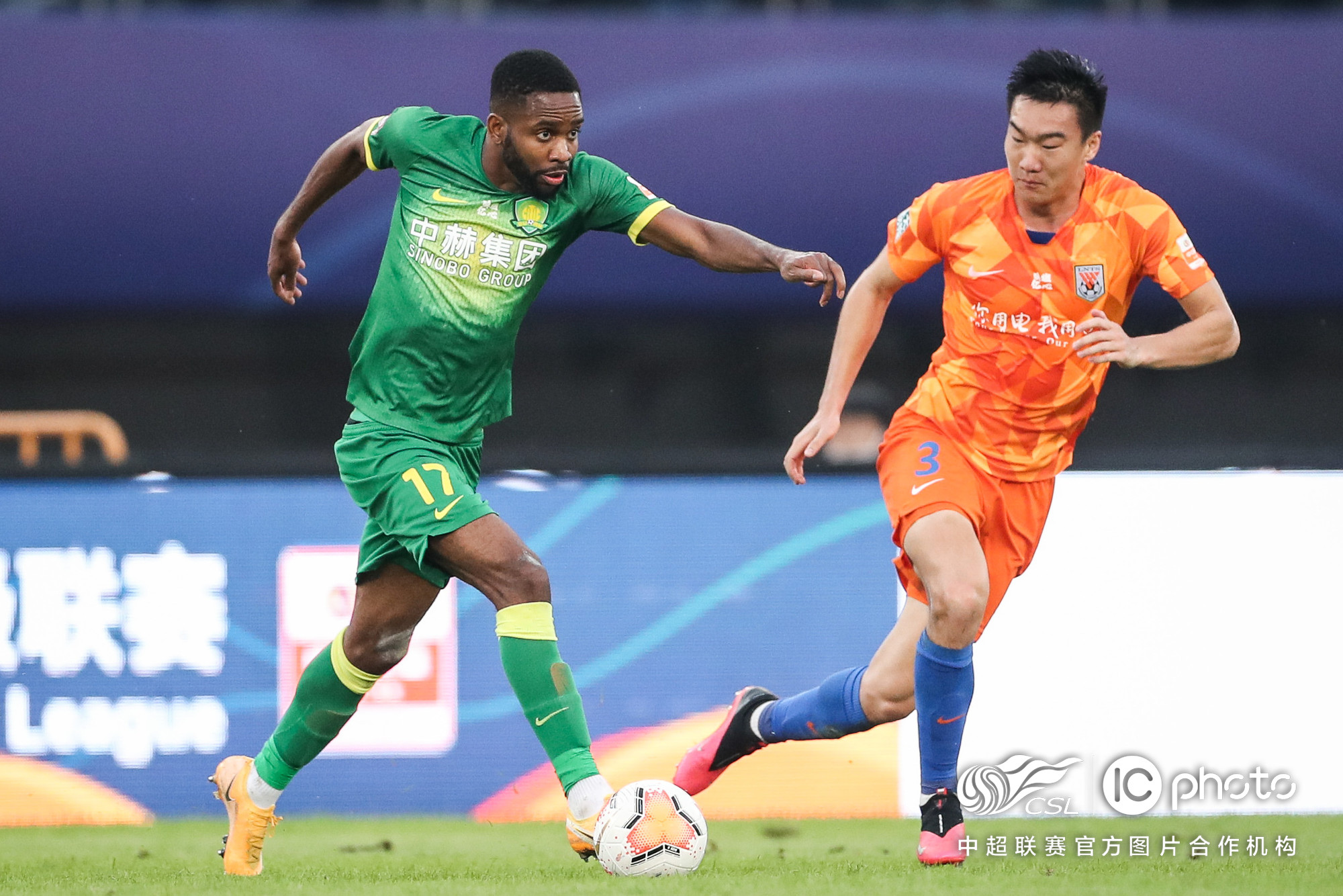 多伦多猛龙训练开放日；冲刺阶段主帅复盘引欢呼；中超在即；心理建设被强调(洛杉矶湖人vs多伦多猛龙)-爱游戏中国